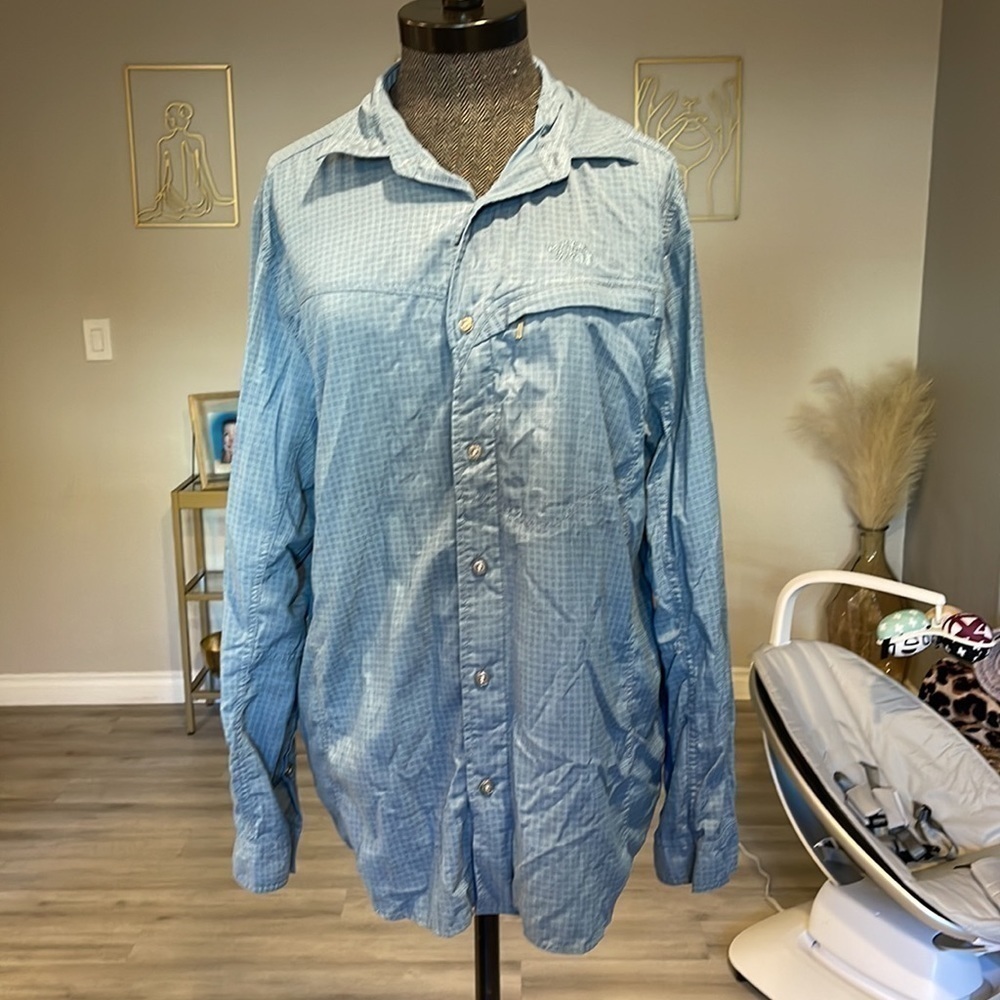 The North Face Mens Long Sleeve Button Down Shirt with Zipper Pocket Size Medium
